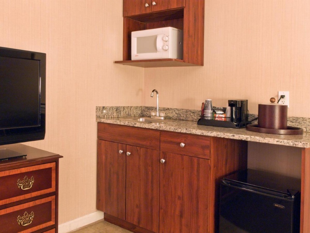 King Suite - Non-Smoking