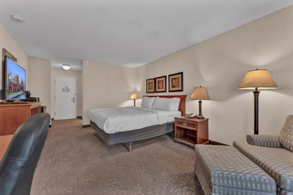 King Bed with Disability Access Tub-Non Smoking 